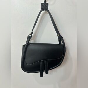 Urban Expressions Vegan leather Arlo saddle/hand bag black Purse